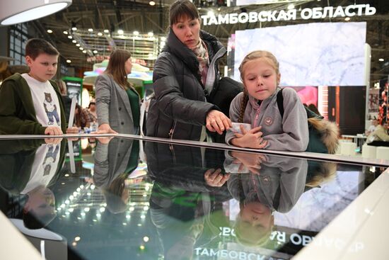 Международная выставка-форум "Россия"
Павильон №75 Место: Россия, Москва. Автор: Рамиль Ситдиков/РИА Новости. Работа выставки "Россия"