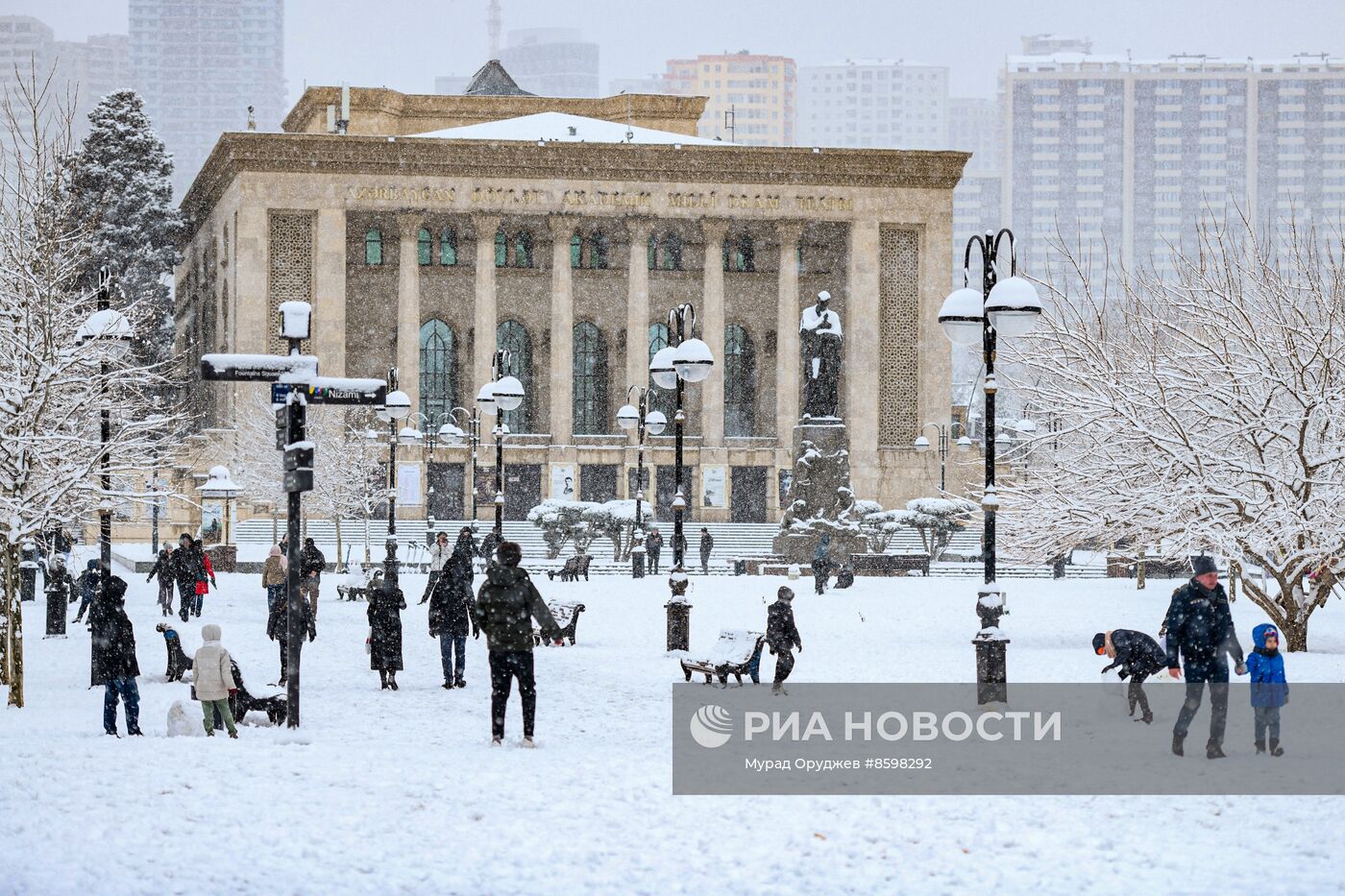 Снегопад в Баку