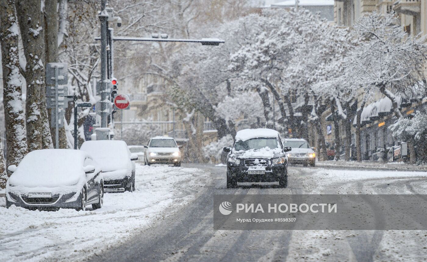 Снегопад в Баку