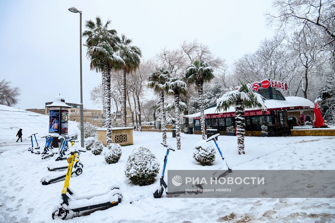 Снегопад в Баку