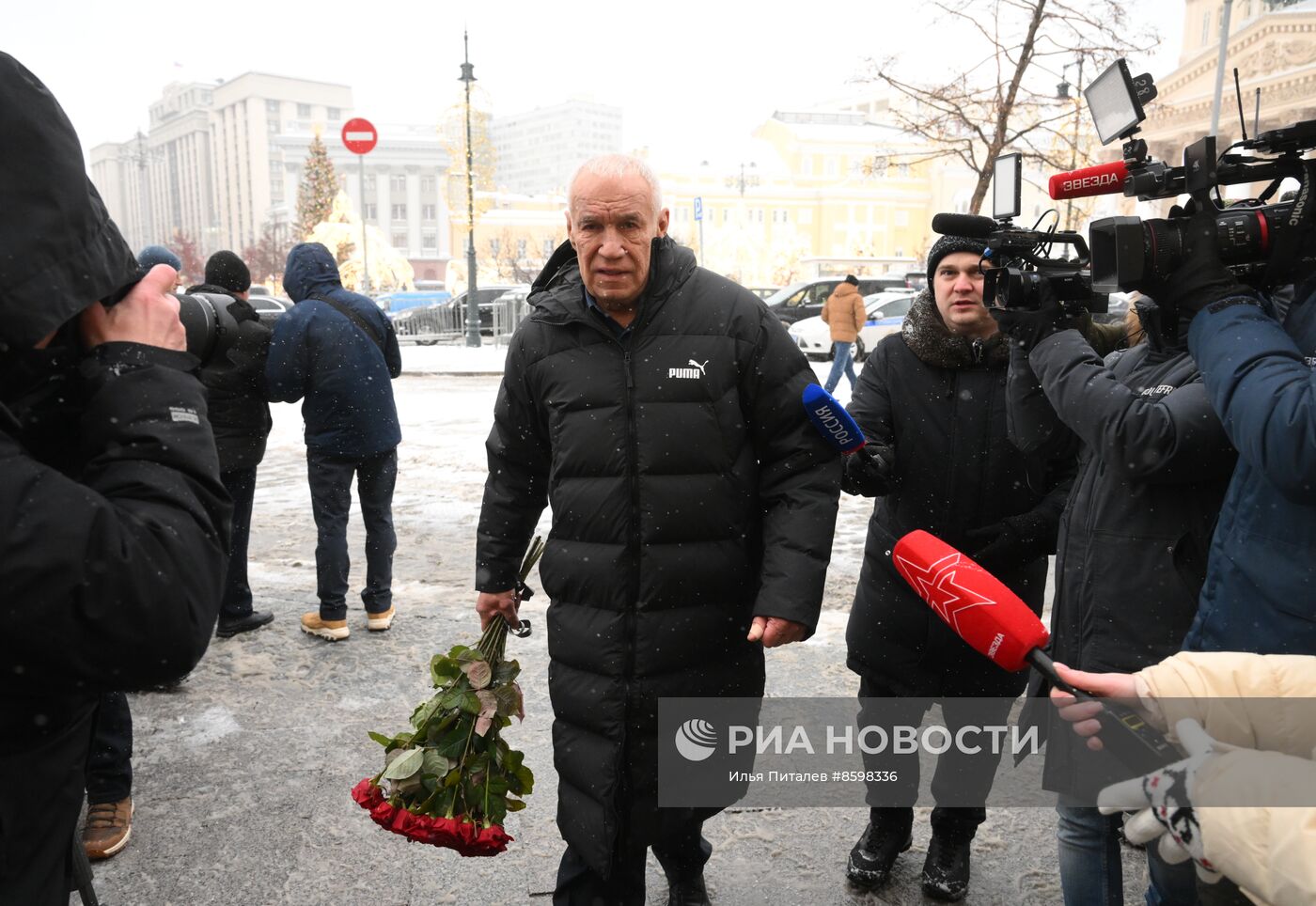 Прощание с художественным руководителем Малого театра Ю. М. Соломиным 