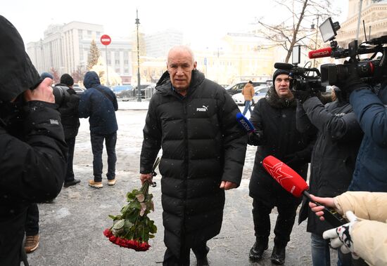 Прощание с художественным руководителем Малого театра Ю. М. Соломиным 