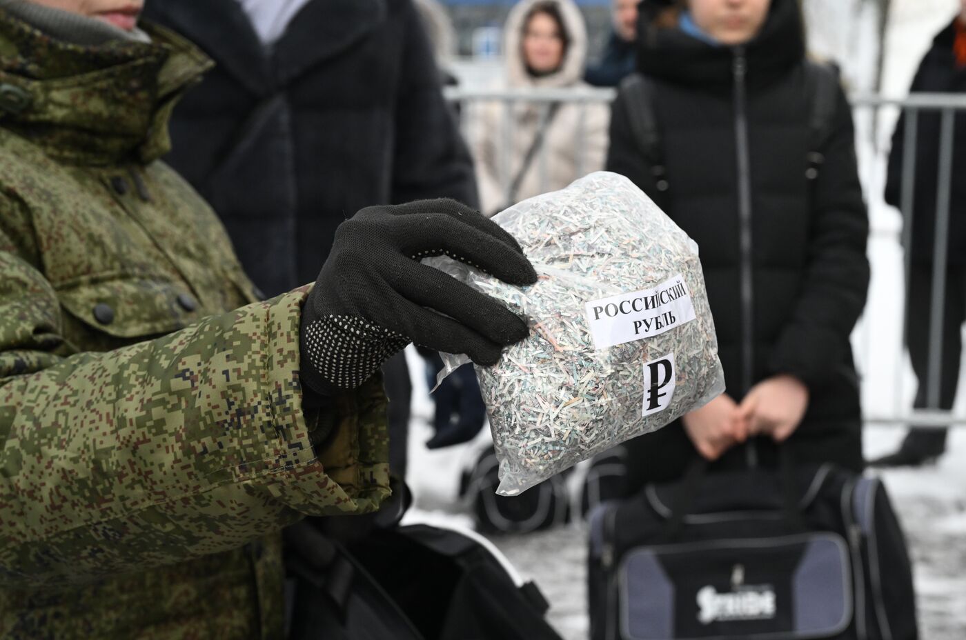 Выставка "Россия". Кинологи ФТС показали навыки служебных собак в формате мастер-класса