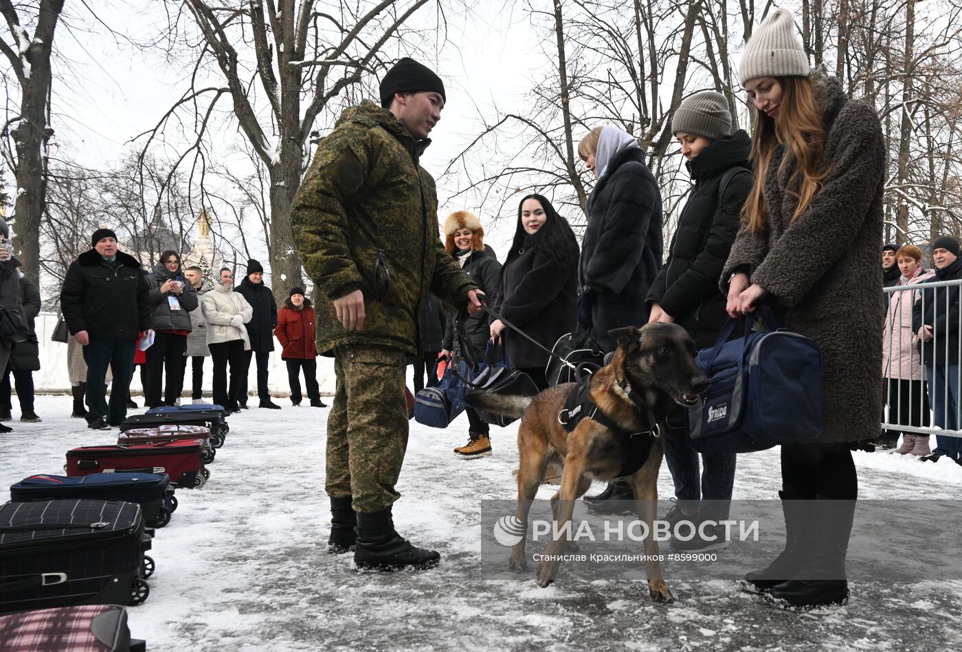 Выставка "Россия". Кинологи ФТС показали навыки служебных собак в формате мастер-класса