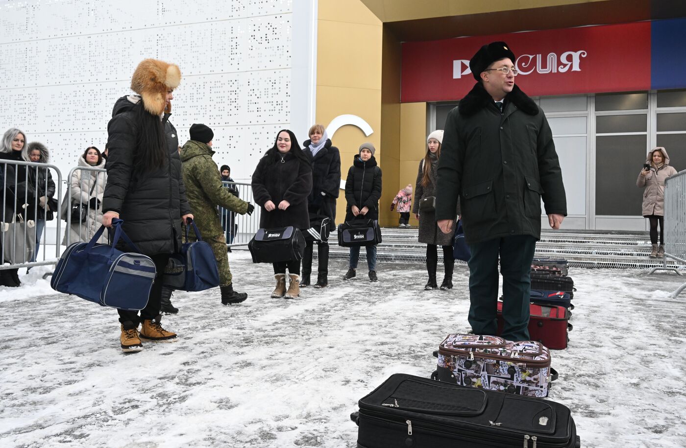 Выставка "Россия". Кинологи ФТС показали навыки служебных собак в формате мастер-класса