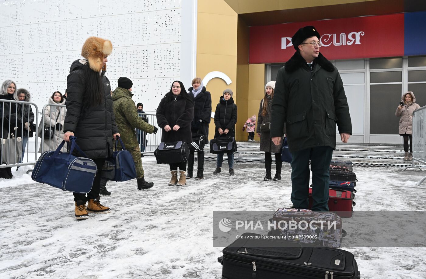 Выставка "Россия". Кинологи ФТС показали навыки служебных собак в формате мастер-класса