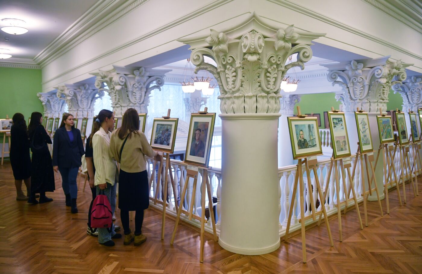 Выставка "Россия". Выставка детских рисунков "Маленькие творцы большой родины" 