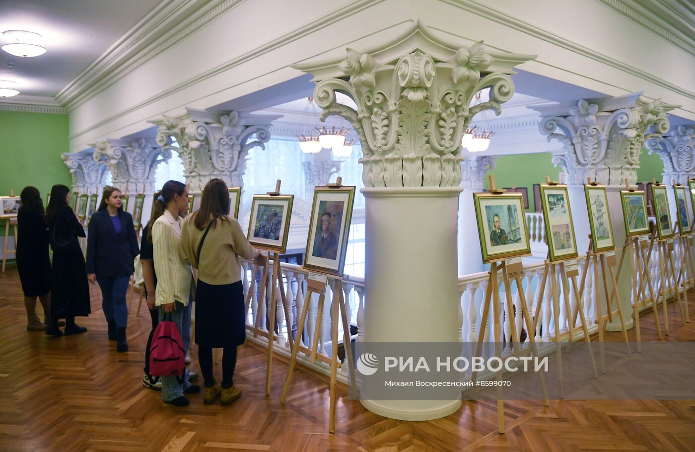 Выставка "Россия". Выставка детских рисунков "Маленькие творцы большой родины" 