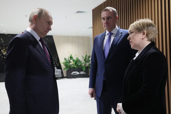 Президент РФ В. Путин провел встречу с главами муниципальных образований субъектов России