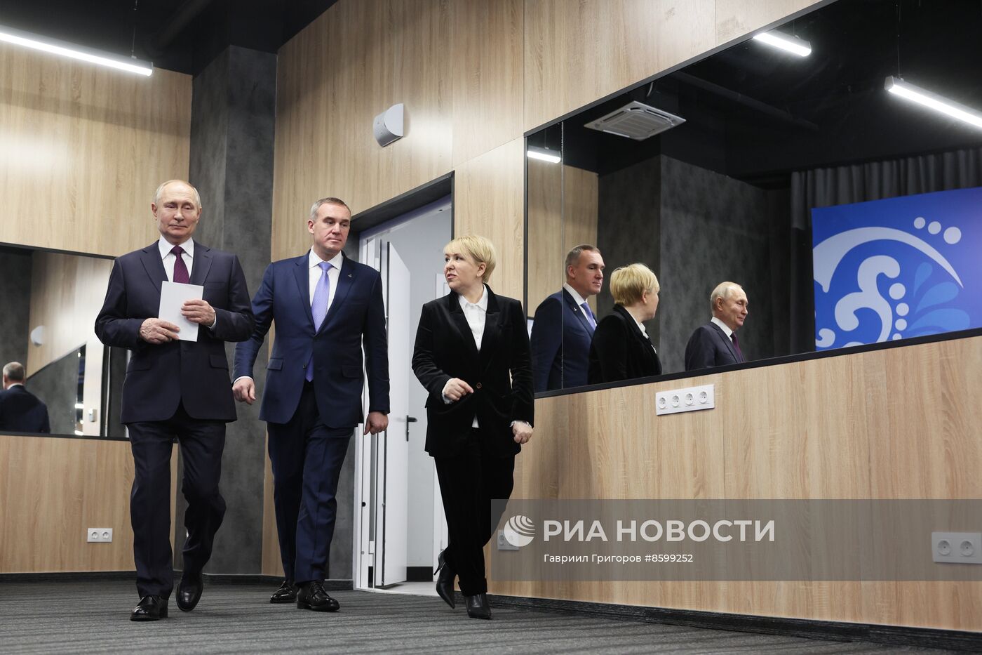 Президент РФ В. Путин провел встречу с главами муниципальных образований субъектов России