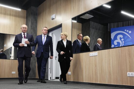 Президент РФ В. Путин провел встречу с главами муниципальных образований субъектов России