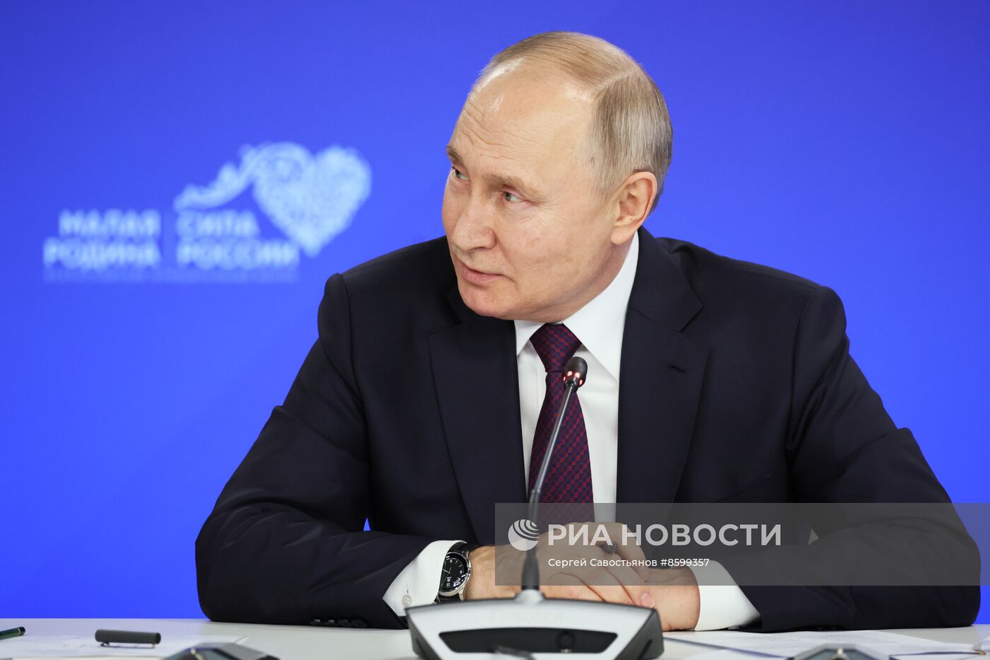 Президент РФ В. Путин провел встречу с главами муниципальных образований субъектов России