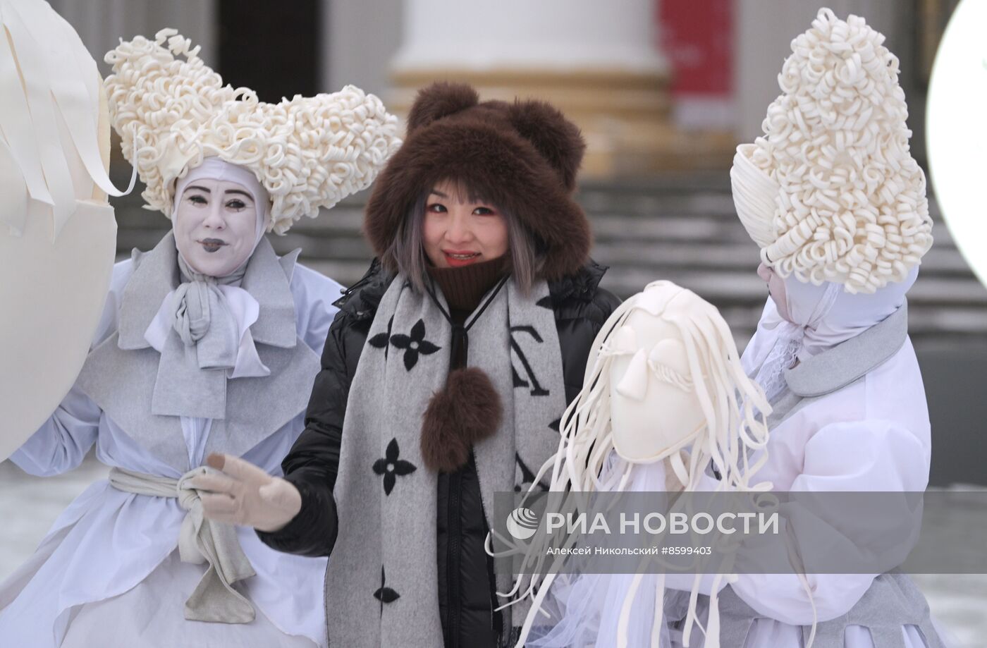 Выставка "Россия". Зимний фестиваль уличных театров