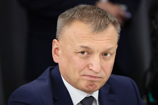 Президент РФ В. Путин провел встречу с главами муниципальных образований субъектов России