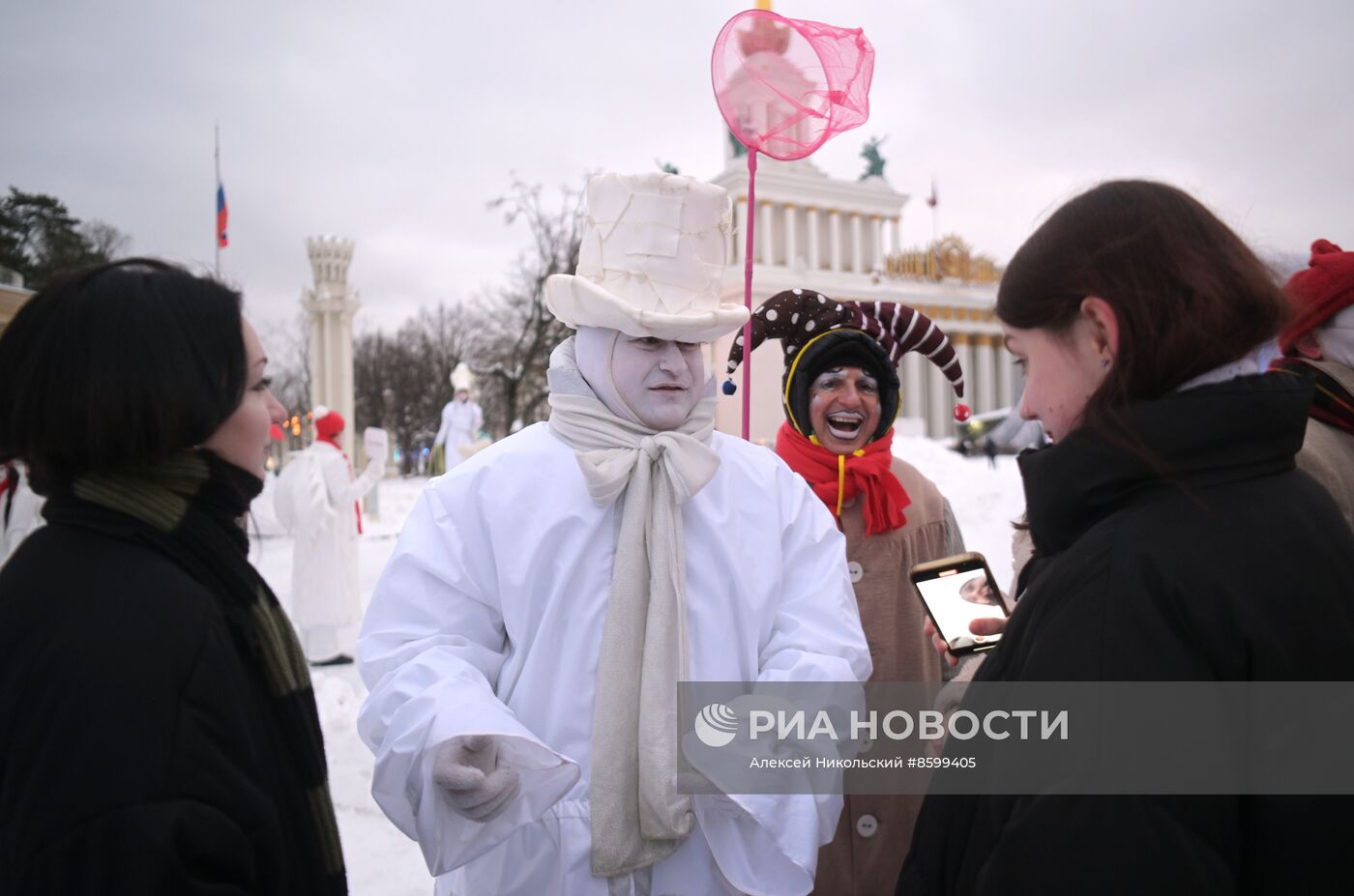 Выставка "Россия". Зимний фестиваль уличных театров