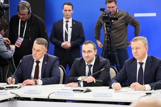 Президент РФ В. Путин провел встречу с главами муниципальных образований субъектов России