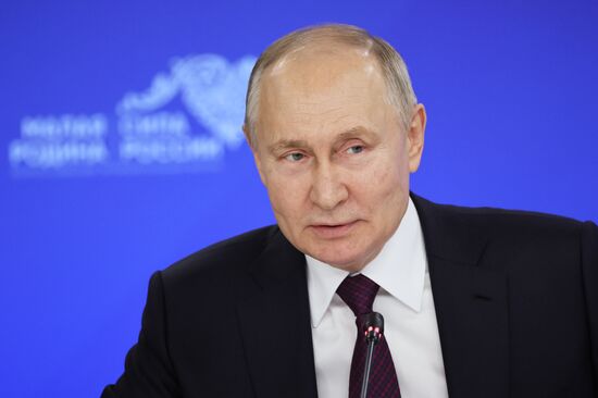 Президент РФ В. Путин провел встречу с главами муниципальных образований субъектов России