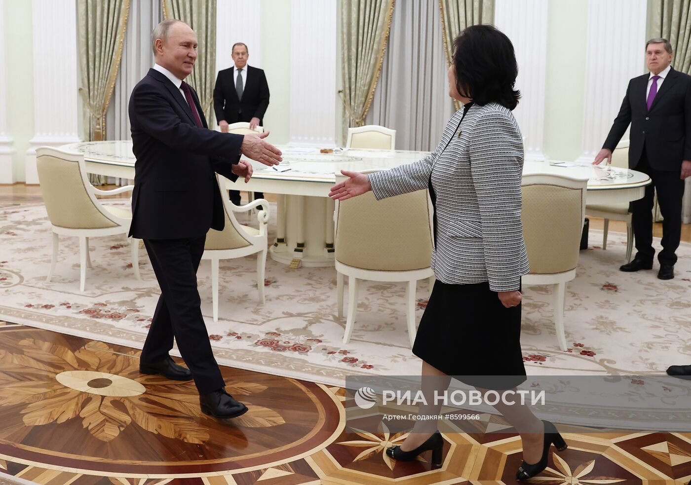 Президент РФ В. Путин встретился с главой МИД КНДР Цой Сон Хи