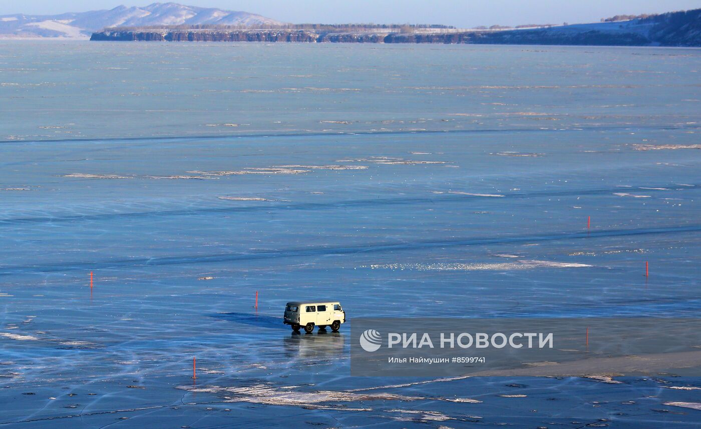 Ледовая переправа через Енисей 