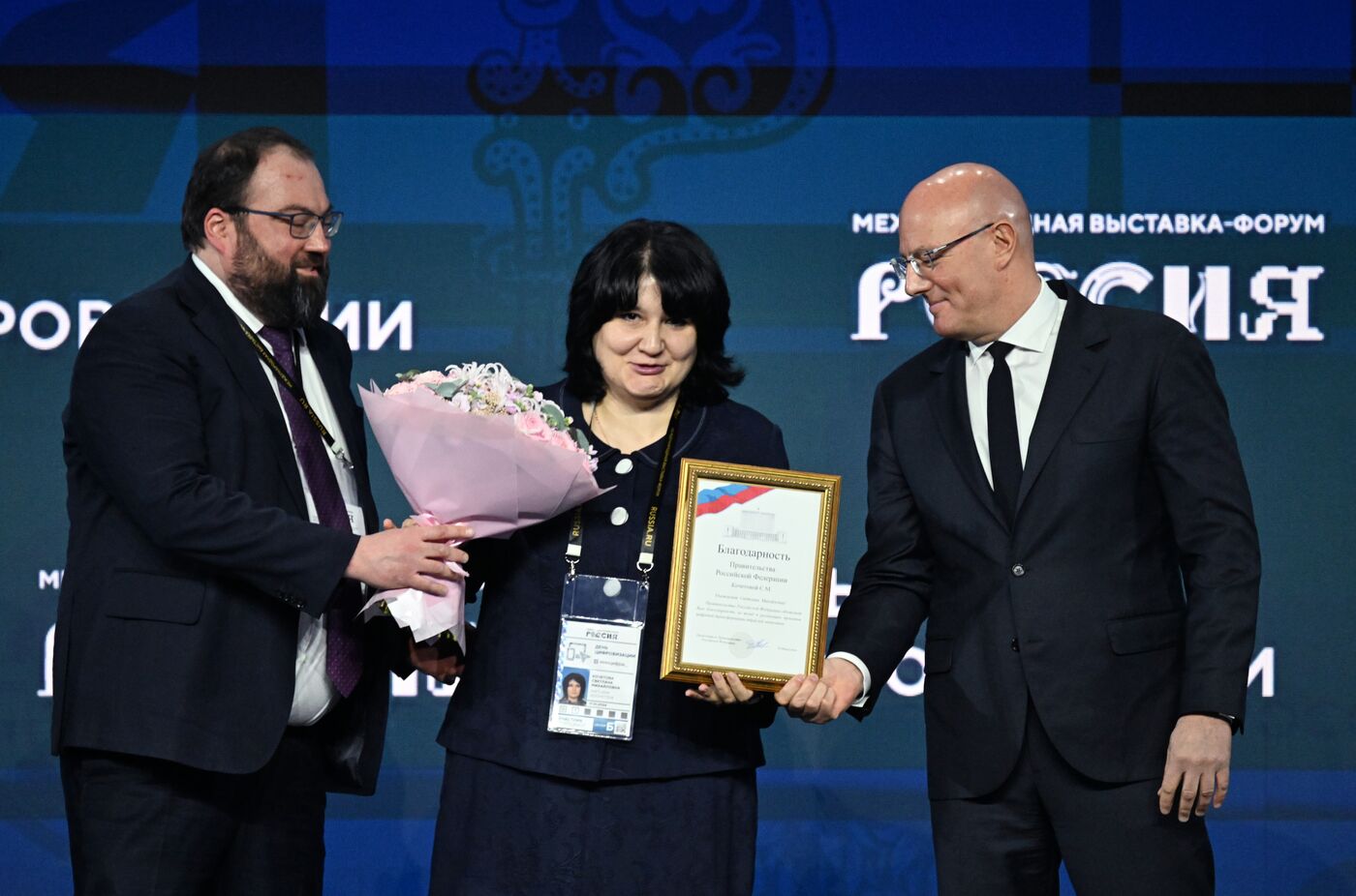 Выставка "Россия".  Пленарная сессия "ИТ, телеком, интернет: как национальные лидеры развиваются сами и развивают отрасль"