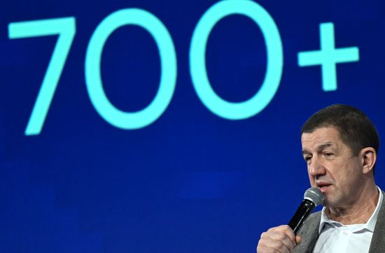 Выставка "Россия".  Пленарная сессия "ИТ, телеком, интернет: как национальные лидеры развиваются сами и развивают отрасль"