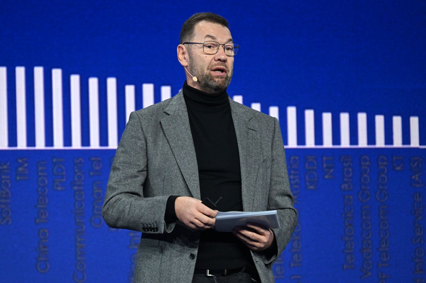Выставка "Россия".  Пленарная сессия "ИТ, телеком, интернет: как национальные лидеры развиваются сами и развивают отрасль"