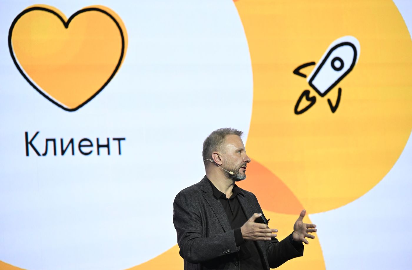 Выставка "Россия".  Пленарная сессия "ИТ, телеком, интернет: как национальные лидеры развиваются сами и развивают отрасль"