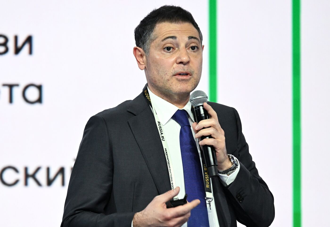 Выставка "Россия".  Пленарная сессия "ИТ, телеком, интернет: как национальные лидеры развиваются сами и развивают отрасль"