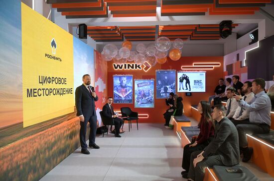 Выставка "Россия". Лекция "Цифровое месторождение"