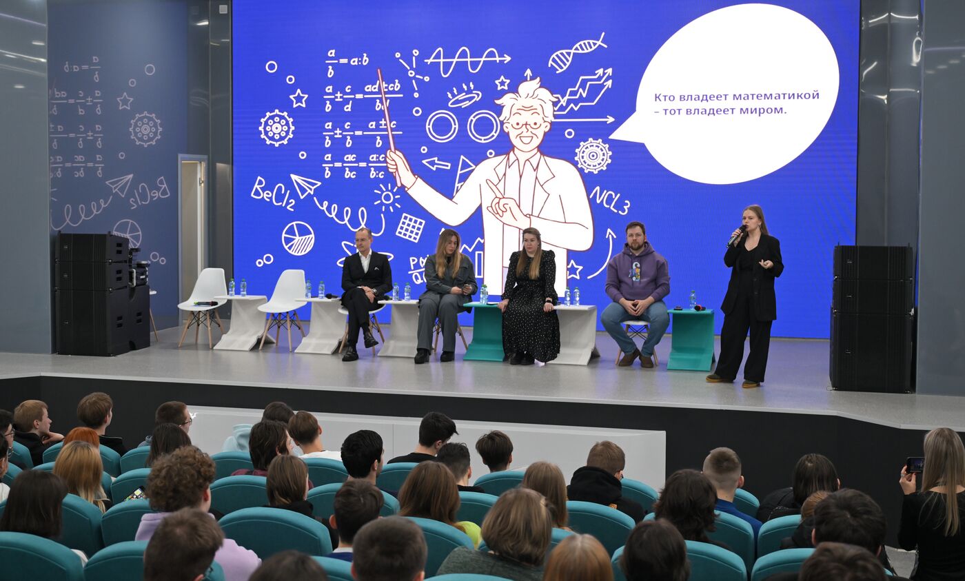 Выставка "Россия". Дискуссия "Цифровые образовательные сервисы  ключ к успешному будущему"