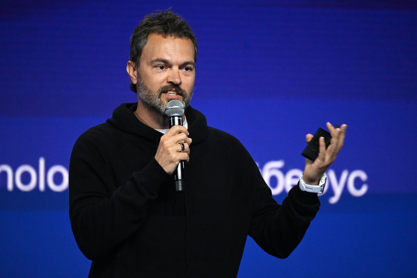 Выставка "Россия".  Пленарная сессия "ИТ, телеком, интернет: как национальные лидеры развиваются сами и развивают отрасль"