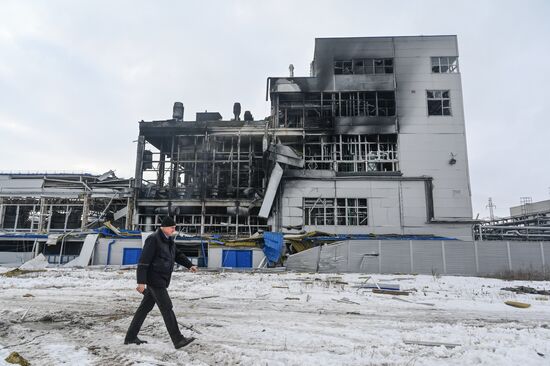 Последствия пожара на заводе "Авангард" в Ростовской области