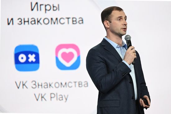 Выставка "Россия".  Пленарная сессия "ИТ, телеком, интернет: как национальные лидеры развиваются сами и развивают отрасль"