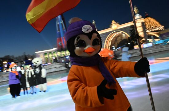 Выставка "Россия". Анимационная программа с талисманами хоккейных команд от Челябинской и Свердловской областей