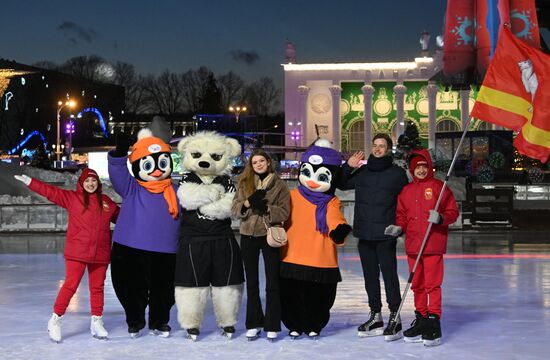 Выставка "Россия". Анимационная программа с талисманами хоккейных команд от Челябинской и Свердловской областей