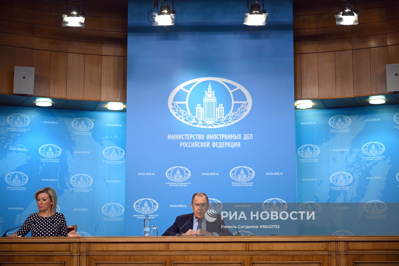 Пресс-конференция главы МИД РФ С. Лаврова