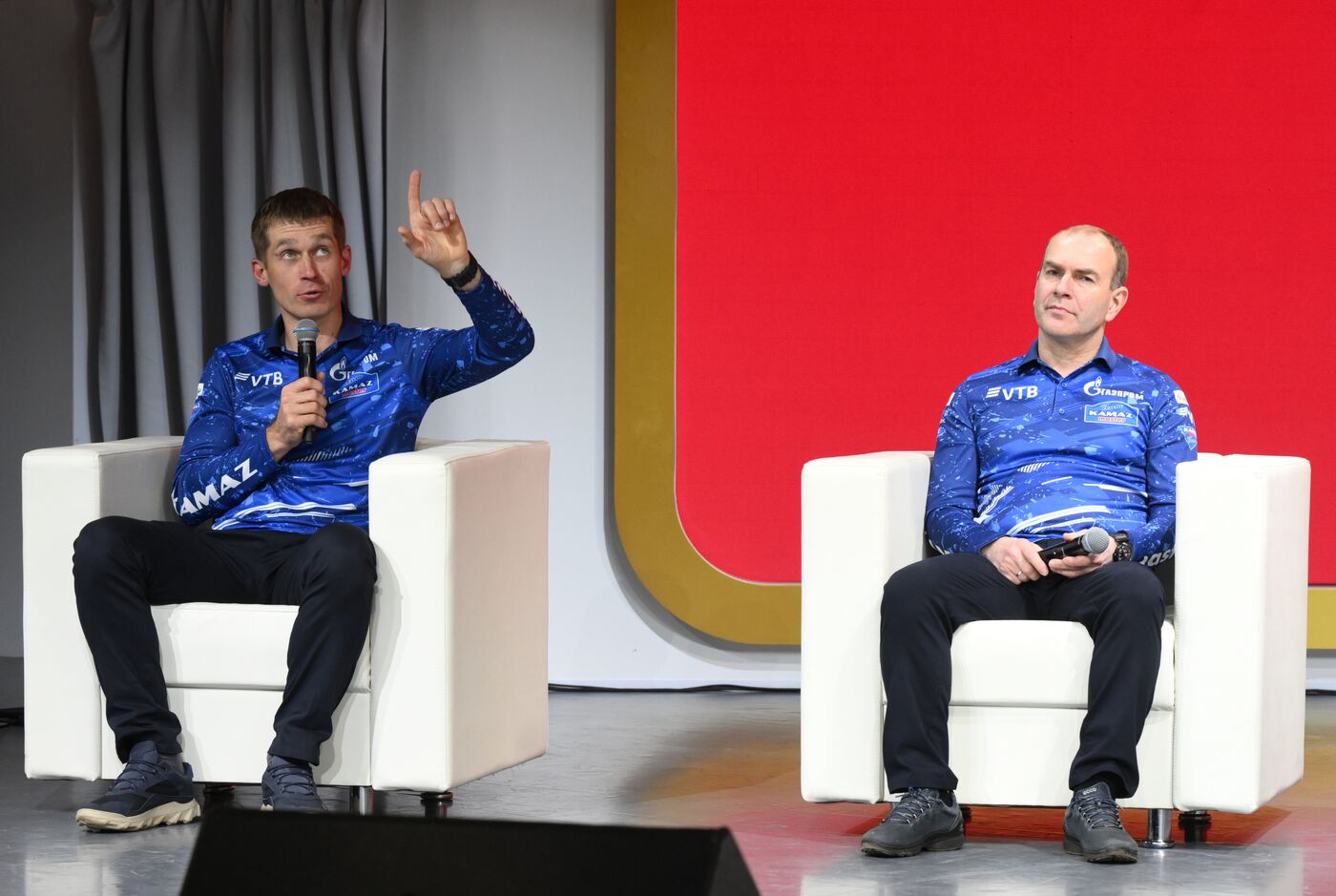 Выставка "Россия". Открытый диалог с пилотами команды "КАМАЗ-мастер"