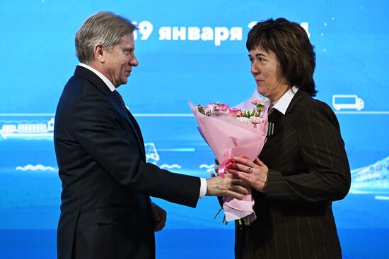 Выставка "Россия". Церемония награждения юбилейными медалями "50 лет Байкало-Амурской магистрали"