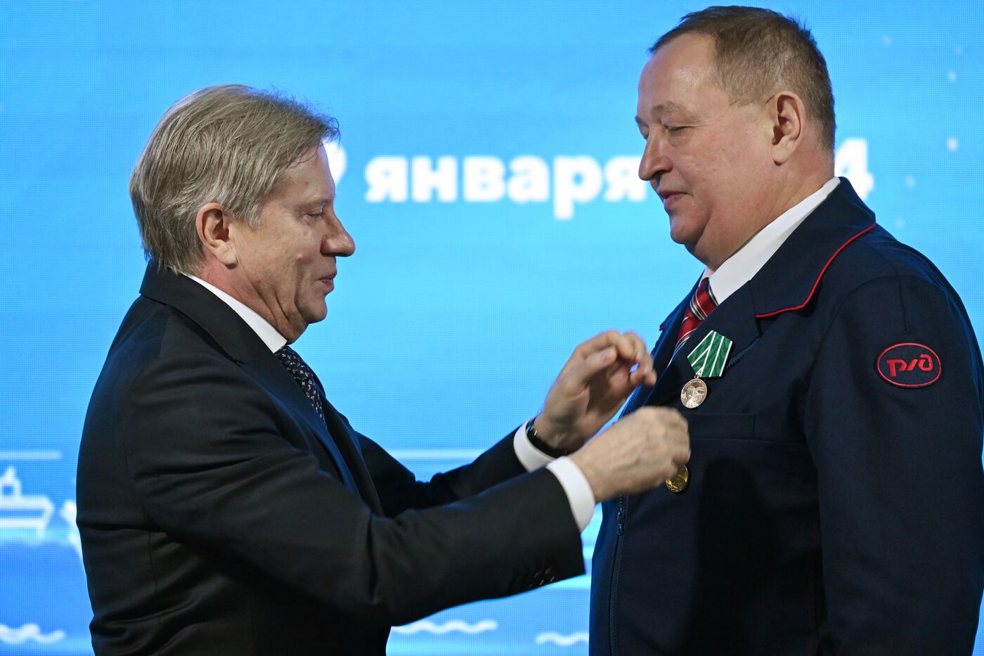 Выставка "Россия". Церемония награждения юбилейными медалями "50 лет Байкало-Амурской магистрали"