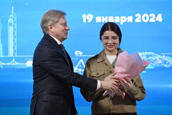 Выставка "Россия". Церемония награждения юбилейными медалями "50 лет Байкало-Амурской магистрали"