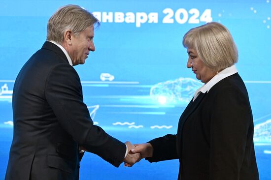 Выставка "Россия". Церемония награждения юбилейными медалями "50 лет Байкало-Амурской магистрали"