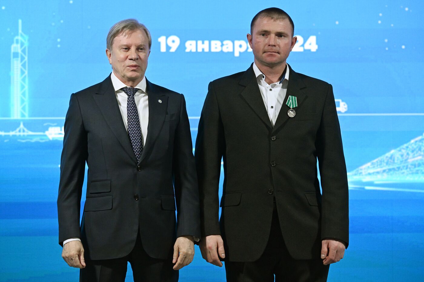 Выставка "Россия". Церемония награждения юбилейными медалями "50 лет Байкало-Амурской магистрали"