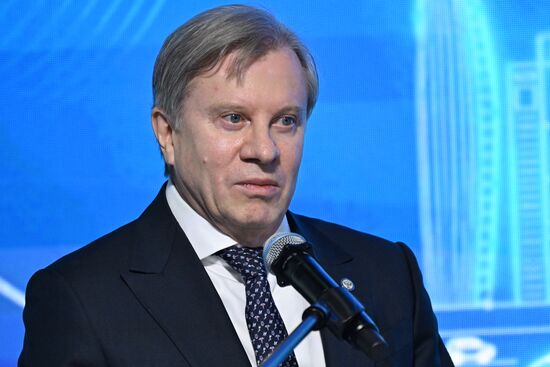 Выставка "Россия". Церемония награждения юбилейными медалями "50 лет Байкало-Амурской магистрали"