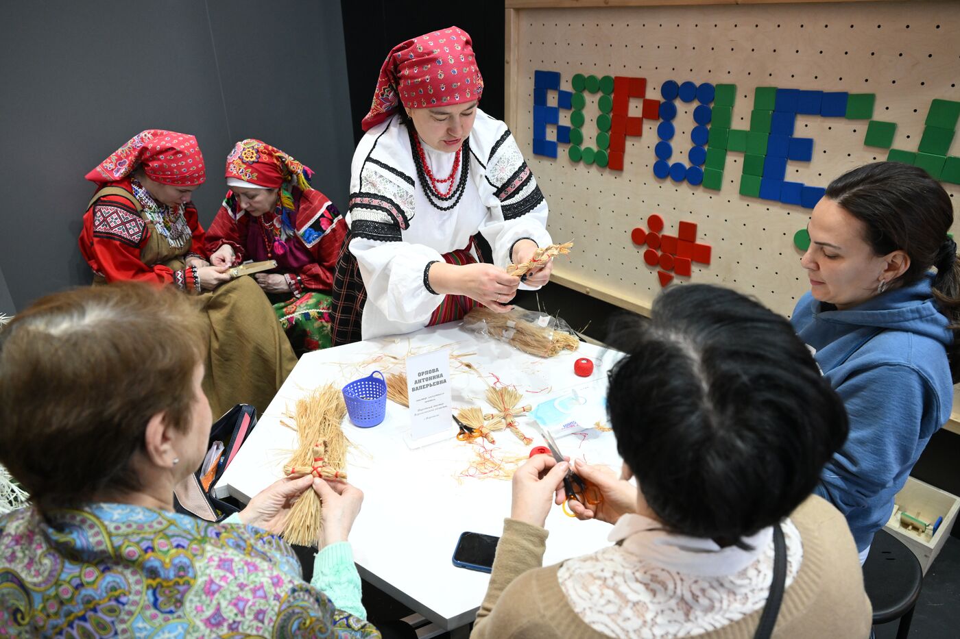 Работа выставки "Россия"