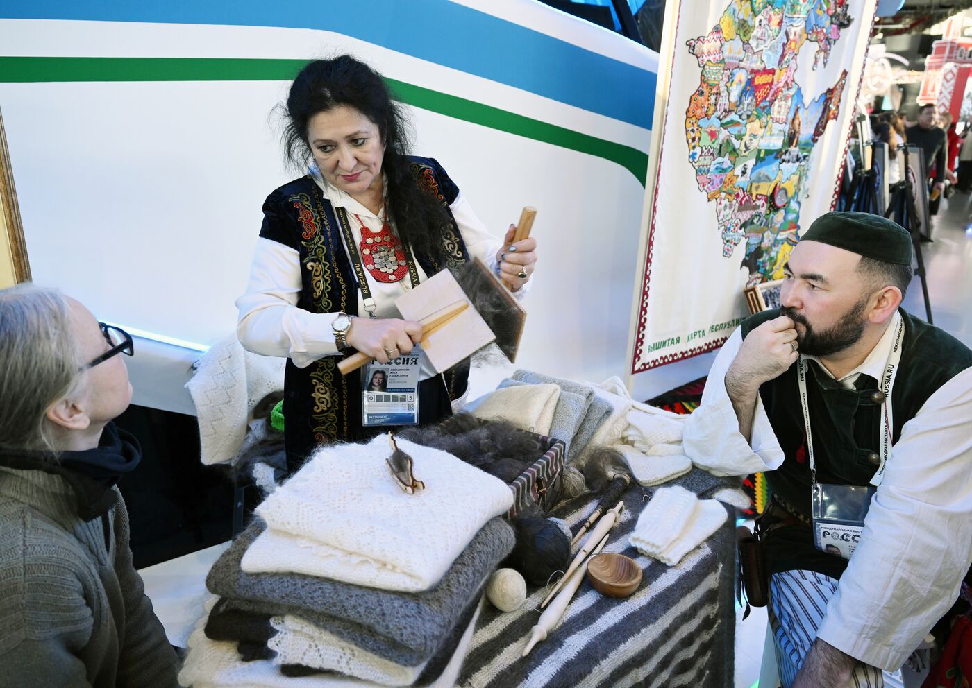 Работа выставки "Россия"