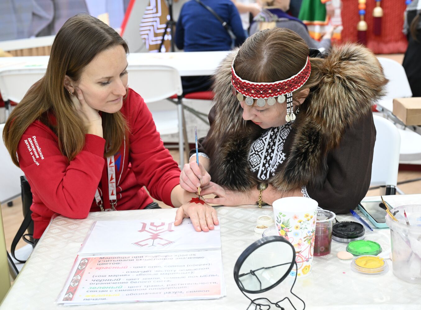 Работа выставки "Россия"