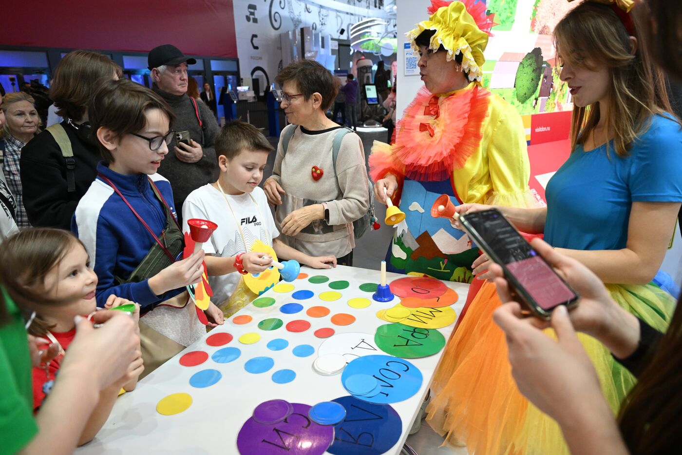 Работа выставки "Россия"