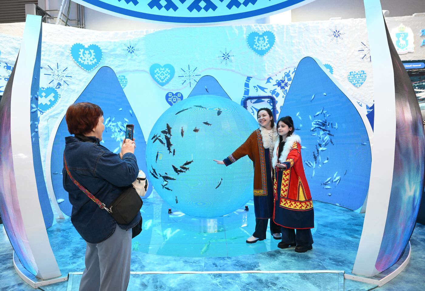 Работа выставки "Россия"