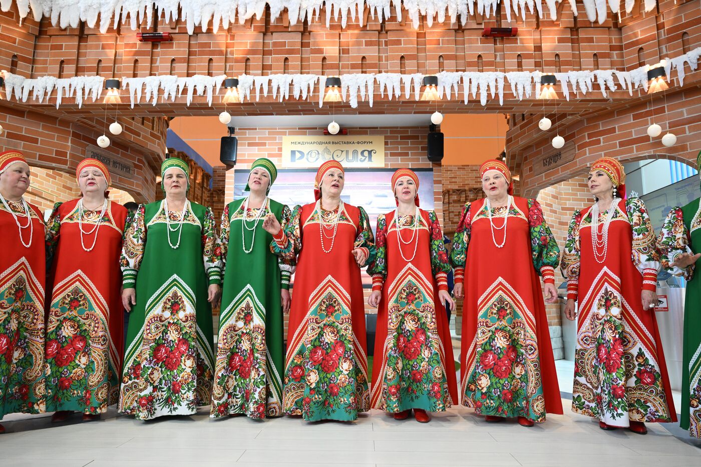 Работа выставки "Россия"