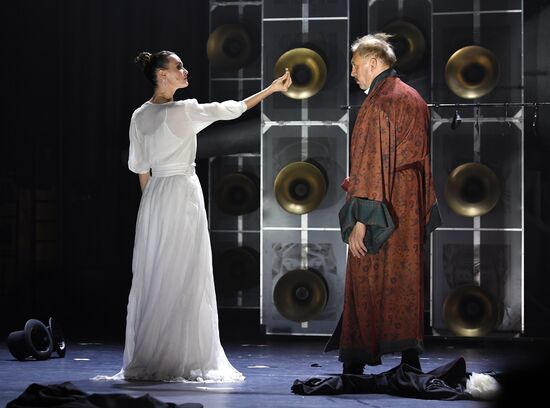 Спектакль "Пигмалион" в театре "Сатиры"